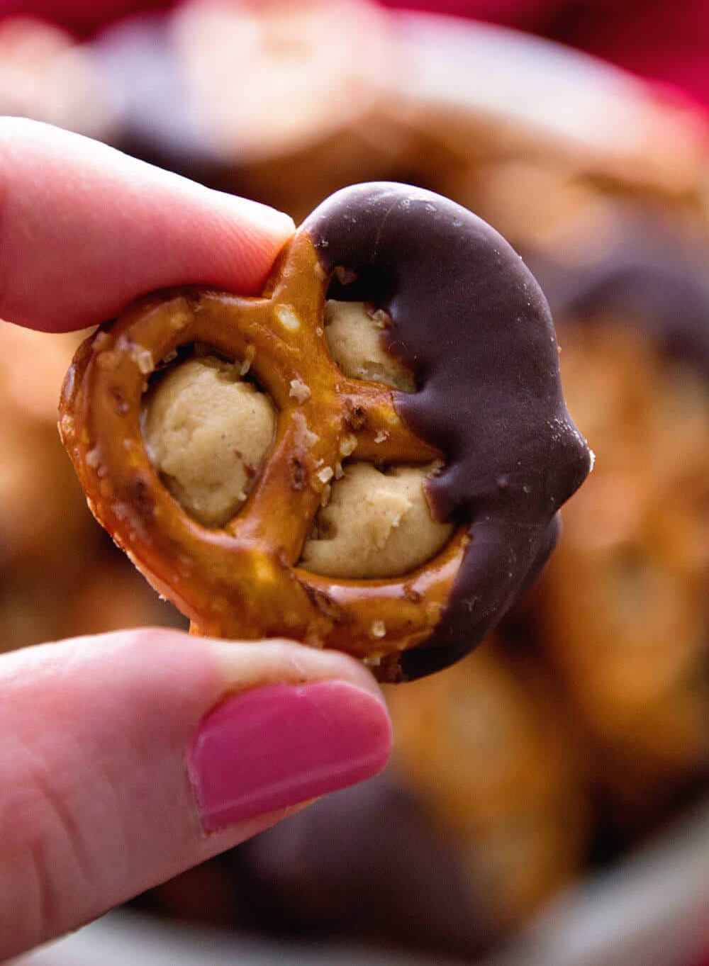 HOW TO MAKE CHOCOLATE DIPPED PEANUT BUTTER PRETZELS