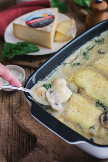 Gratin de gnocchi au Saint-Nectaire, champignons et épinards