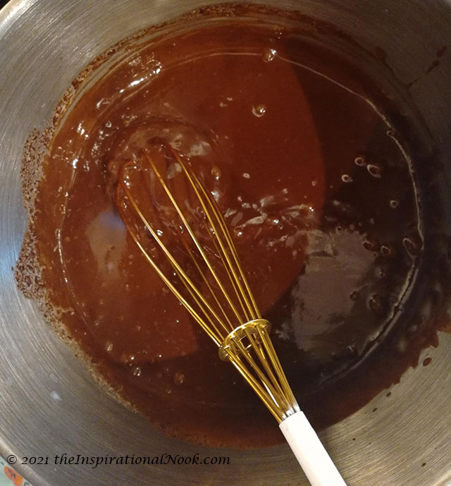 Recipe, Whipped chocolate ganache, Creamy chocolate ganache, ganache with half and half, semi-sweet chocolate, chocolate ganache without cream, whipped ganache, ganache icing, easy chocolate ganache frosting