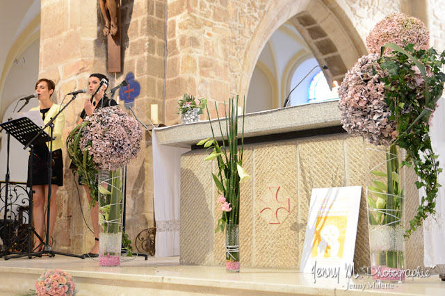 photos déco fleurs hortensias dans l'église mariage 
