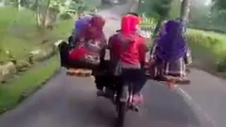 Aduh, Motor Bebek Ini Angkut Hingga 8 Penumpang