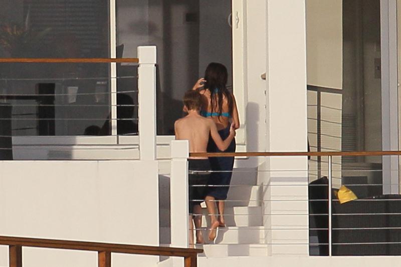 justin bieber e selena gomez namorando. Justin bieber tambem admite no