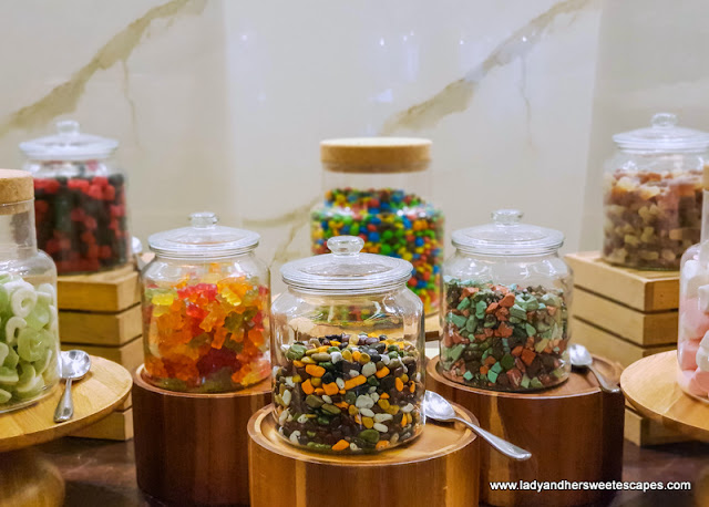 candy bar in tailgate brunch dubai