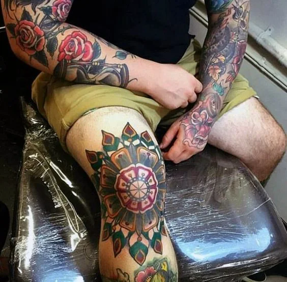 Tatuagem Masculina Colorida Flores Rosas