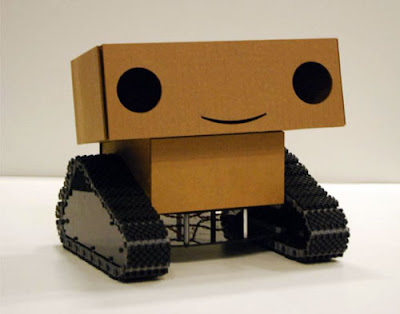 robot de carton Boxie es un bonito robot creado por Alexander Reben en el 