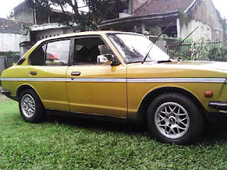 Yang Hobi Sedan retro Jepang...Mari Corbet 73 Langka - BANDUNG