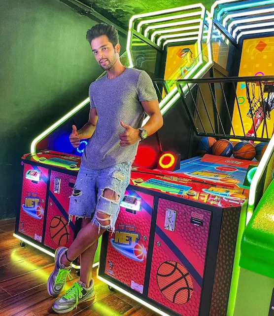 पार्थ समथान मस्ती करते हुए गेम्स खेलते हुए Parth Samthaan having fun while playing games