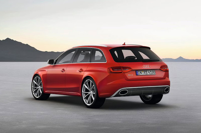 2013 Audi RS4 Avant Back Exterior