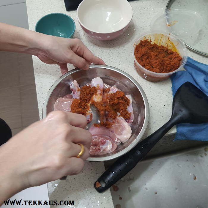Cooking Rendang Ayam and Lontong For Our Hari Raya Feast