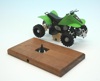 http://www.volkskunst-seiffen.de/Raeuchermotorraeder-aus-Holz-240/Raeucherbike-Quad-in-gruen.html