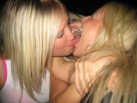 Hot girls kissing