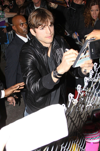 Ashton Kutcher spotted spending time with fans