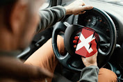 Larangan Gunakan Handphone Saat Berkendara: Sebuah Langkah Menuju Keselamatan