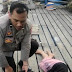 Bertindak Sigap dan  Cepat,Aipda Frengki Erixson Simatupang Bersama Bripda Febriyan.HQ Mengevakuasi Seorang Perempuan di Dermaga 
