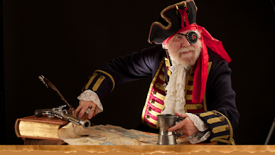 Colorful old pirate Captain with pewter mug y old map