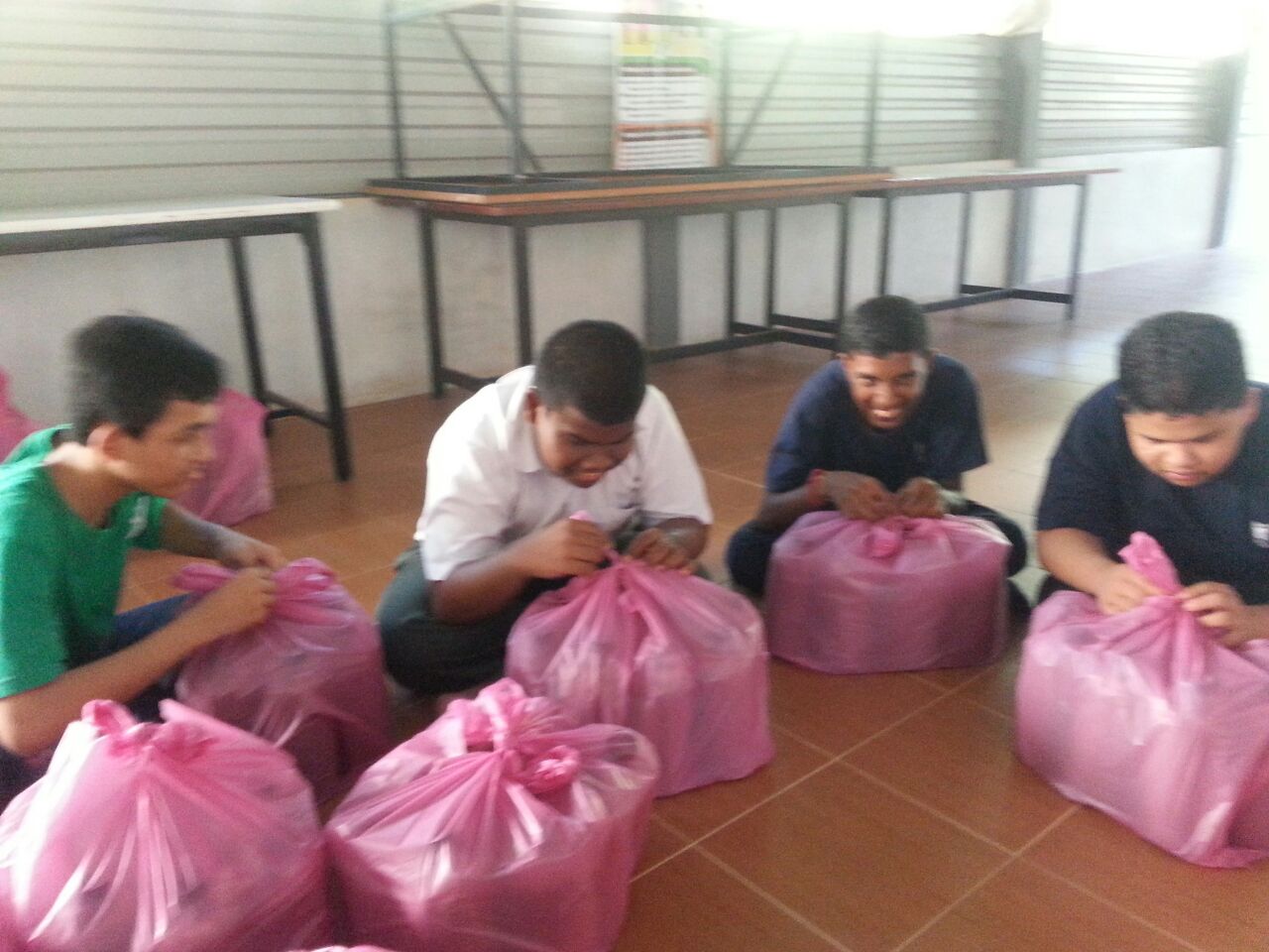 SMK TANJONG BUNGA: PENERIMAAN KIT PENANAMAN CENDAWAN DARI 