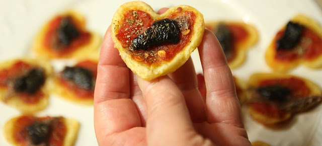 Heart-shaped spicy tomato tarts  organic gluten-free appetiser recipe