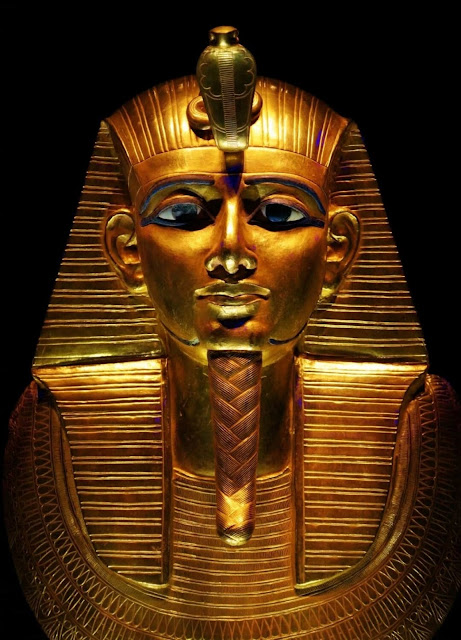Золотая погребальная маска фараона Псусеннеса I