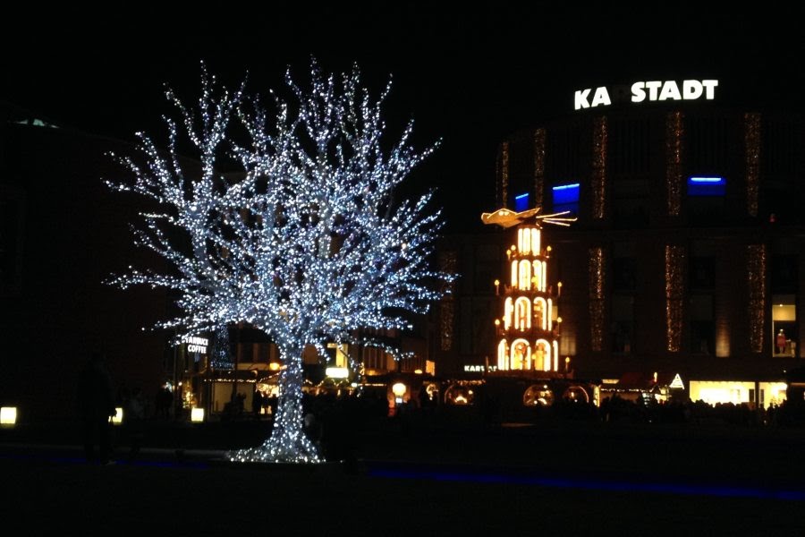 Duisburg_weihnachtsmarkt_WeisserTannenbaum
