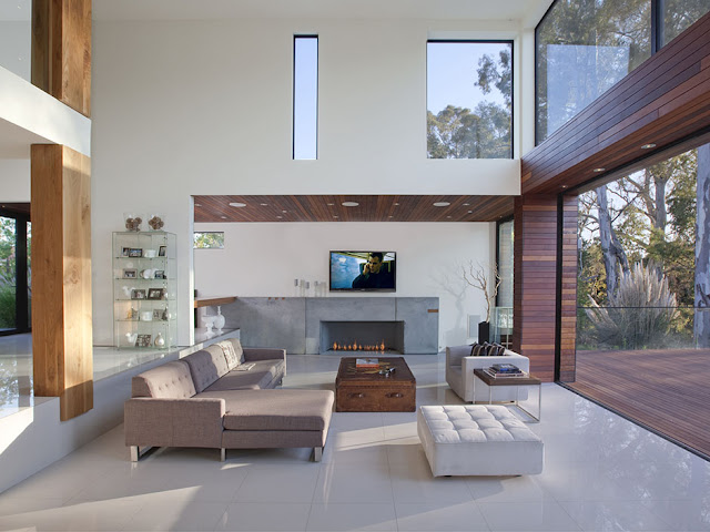 Photo of an incredible living room with the exit to the terrace
