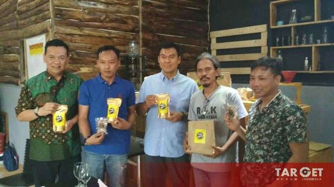 Rycko Menoza Cicipi Cita Rasa Kopi Krakatau Lampung