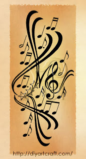Note musicali e chiave di violino sulla maiuscola N stilizzata in verticale