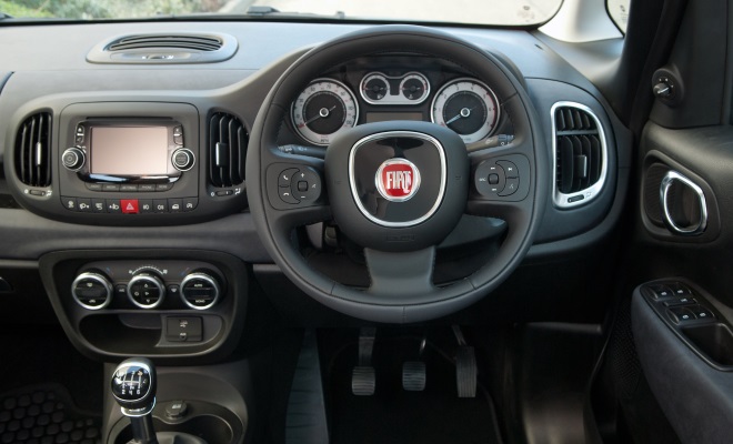 Fiat 500L cockpit