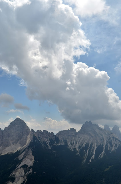 Alpes Dolomitas. Fotos desde el Museo Messner en Monte Rite. llegada de la tormenta. Vistas del Monte Antelao