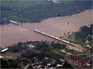 Visakhapatnam'da siklon Hudhud nedeniyle sel