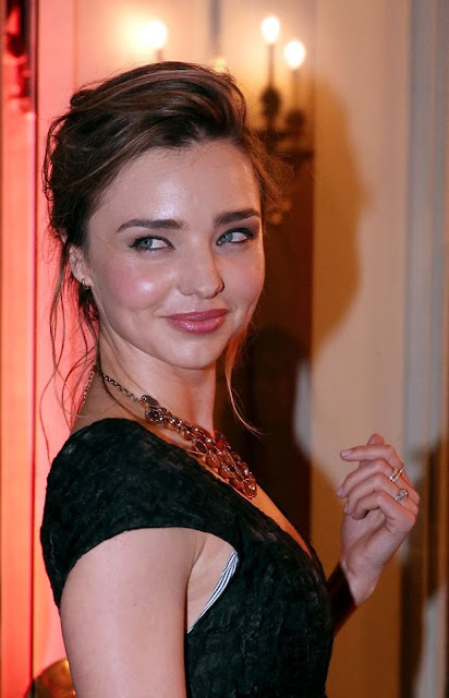 Beautiful and Pretty Miranda Kerr Wallpapers Free Download