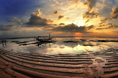 sanur-beach-bali-sunrise_600x450_Enjoying the sunrise at Sanur Beach Bali Indonesia Reviews