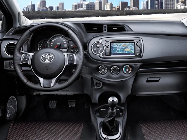 Toyota Yaris - interior