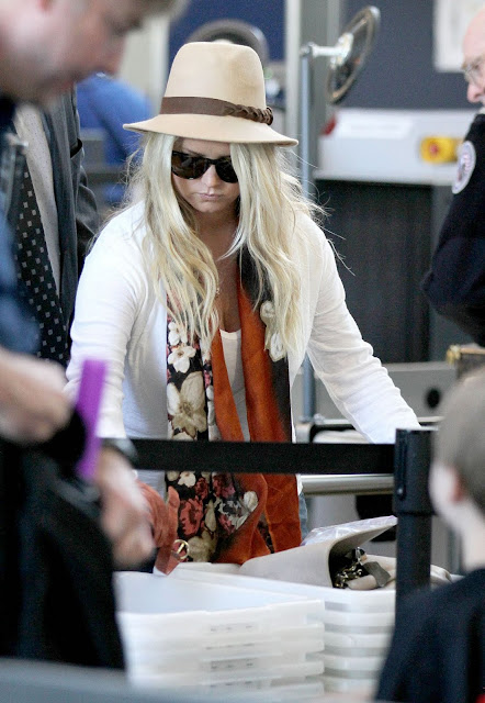 Jessica Simpson Spotted At LAX Airport Latest Pictures