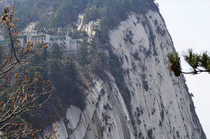 Mount Hua Shan is located near the southeast corner of the Ordos Loop section of the Yellow River basin, south of the Wei River valley, at the eastern end of the Qin Mountains, in southern Shaanxi province. It is part of the Qin Ling Mountain Range that divides not only northern and southern Shaanxi, but also China.