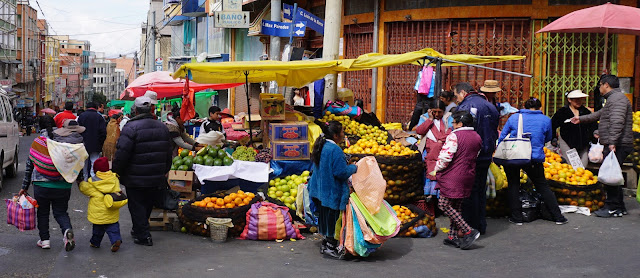 La Paz - A un coin de rue dans le marché