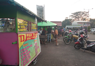 Suasana Sore di Depan Masjid Agung Putussibau