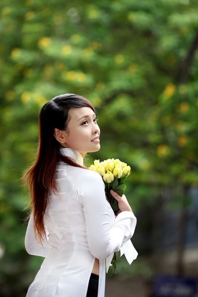 Vietnam-beautiful-girl-in-ao-dai