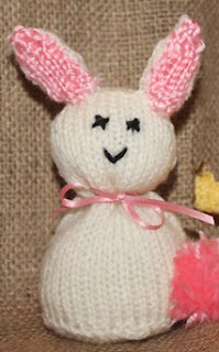 http://translate.google.es/translate?hl=es&sl=en&tl=es&u=http%3A%2F%2Fwww.allaboutyou.com%2Fknitting-patterns%2Ftoys-to-knit%2Feaster-bunny-easy-knitting-pattern