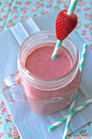 http://cookalifebymaeva.blogspot.fr/2016/04/smoothie-vegan-fraises-gariguettes-framboises-banane-poudre-baobab.html