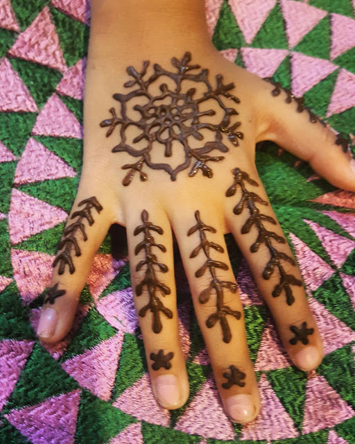 Snowflake mehndi design