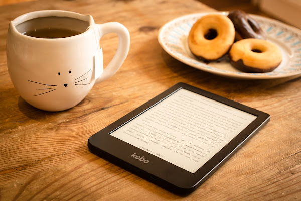 Kobo ereader, coffee, and dessert, by Perfecto_Capucine on Pixabay