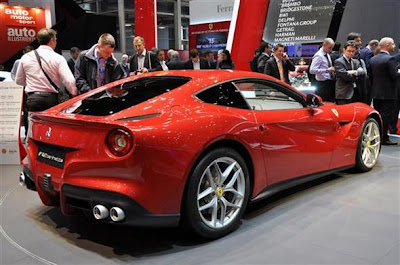 FOTO DEL AUTO CARRO SUPER DEPORTIVO FERRARI F12 BERLINETTA GINEBRA 2012