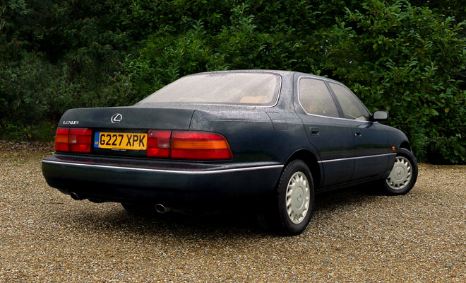 1990 Lexus LS400 UK rear view