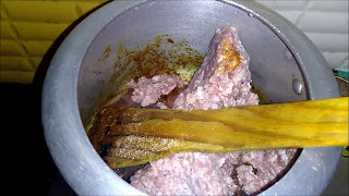 Once oil start to separate,  add minced mutton