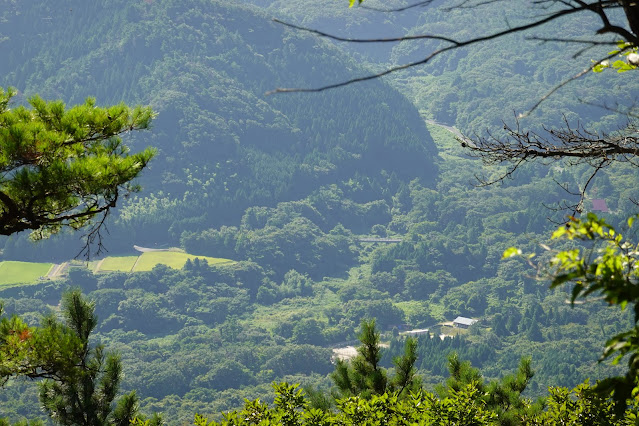 鳥取県西伯郡大山町坊領　佐摩山の山頂の眺望