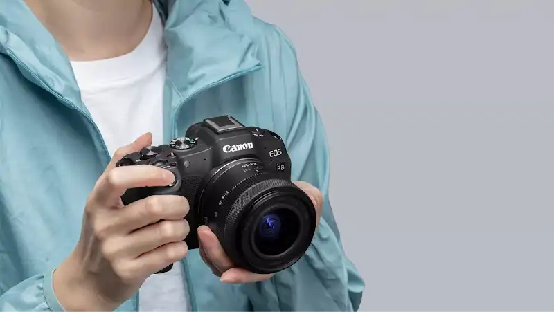 كاميرا كانون Canon EOS R8 صغيرة أحترافية