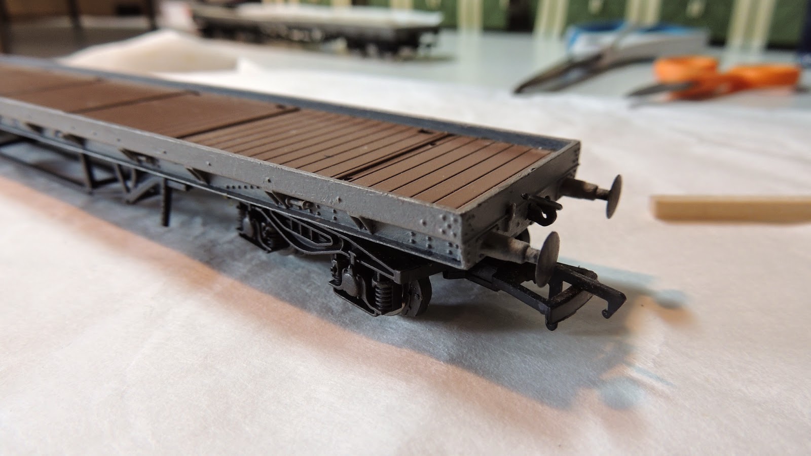 SodorModelRailroading: Flat Cars #1: Repainting Bachmann 