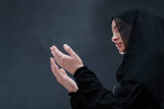 Prayer Pic Girls - Prayer Pic Download - Boy Girls Prayer Pic - Praying Pic - monajat er pic - NeotericIt.com
