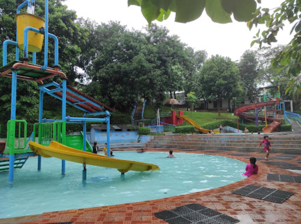 kolam renang tirta yudha cijantung kopassus 9