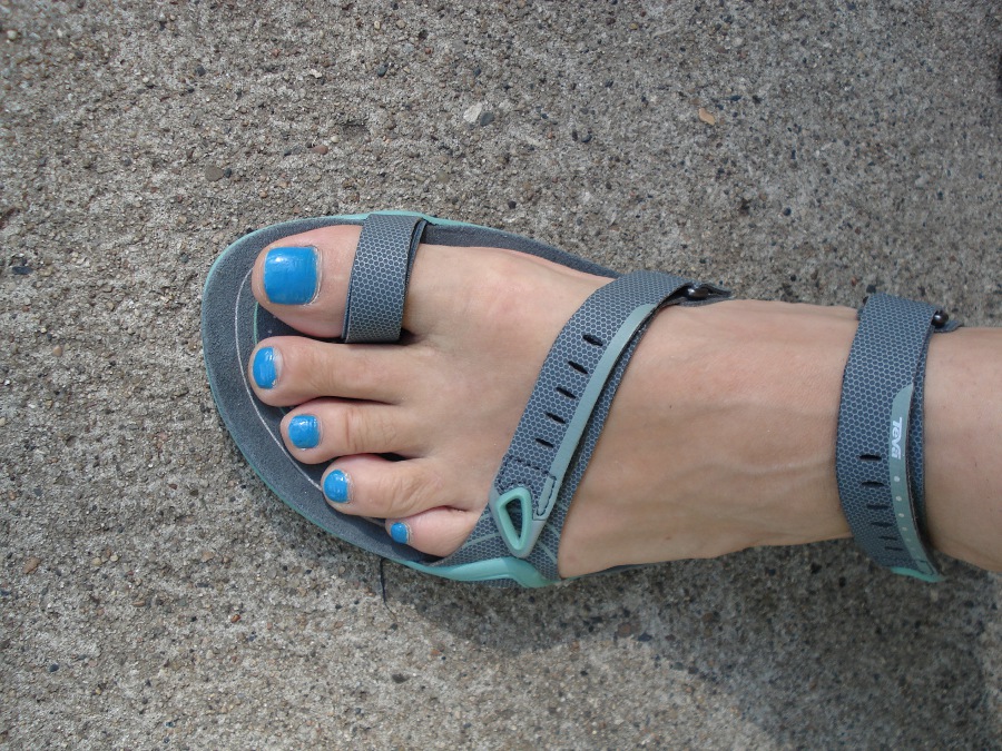 Barefoot Angie Bee: Teva Zilch sandal review
